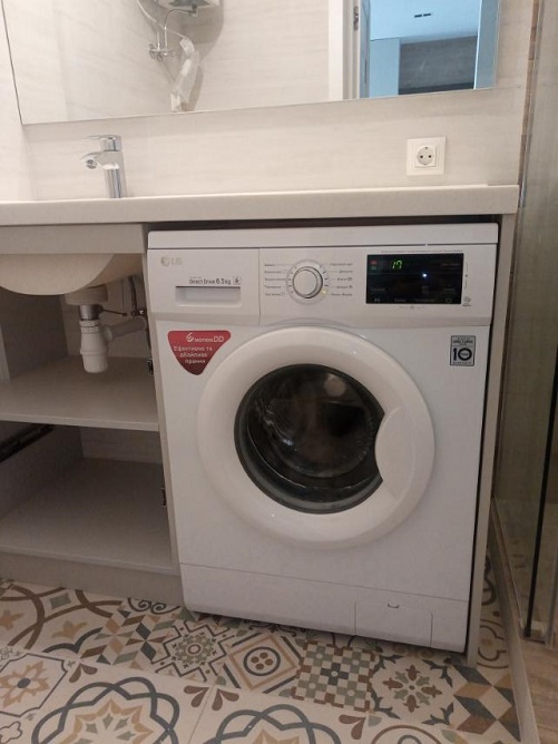 встановлення пральної машини під столешню